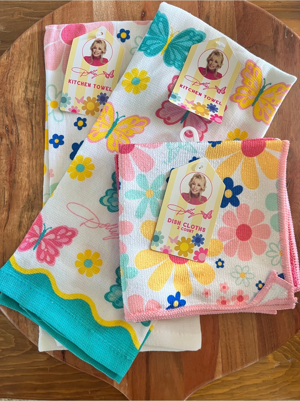 NWT Dolly Parton 2 Kitchen Towels + 2 Dish Cloths Butterfly Floral Set